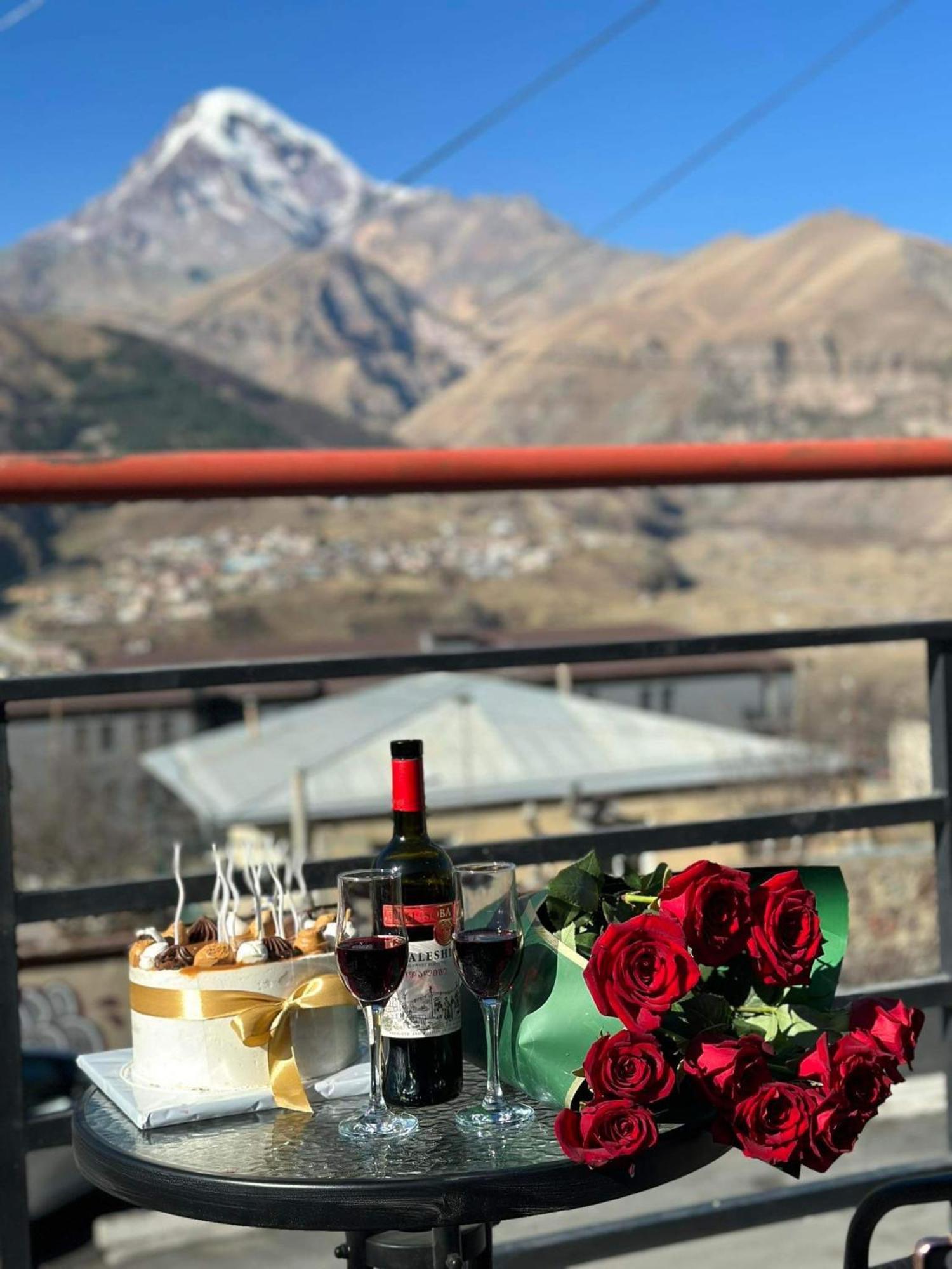 Mate'S Home Kazbegi ภายนอก รูปภาพ